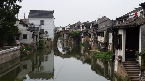 救援臭美男孩